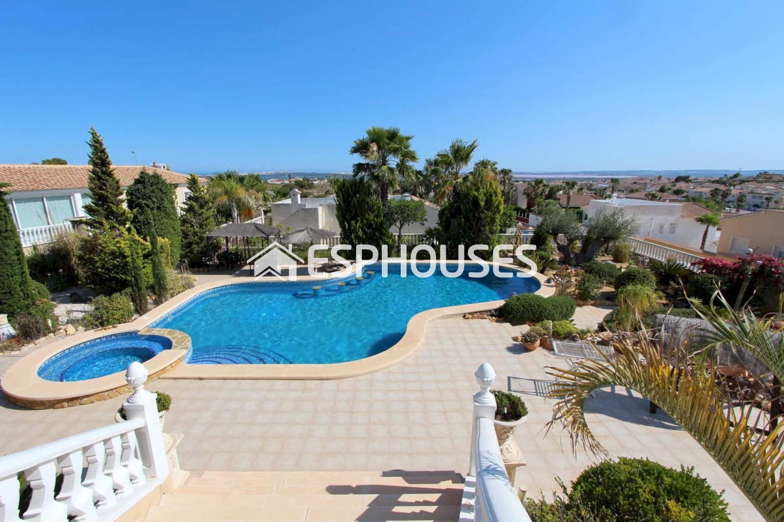 5 bedroom Villa for sale in Rojales with pool - € 980,000 (Ref: 9445238)