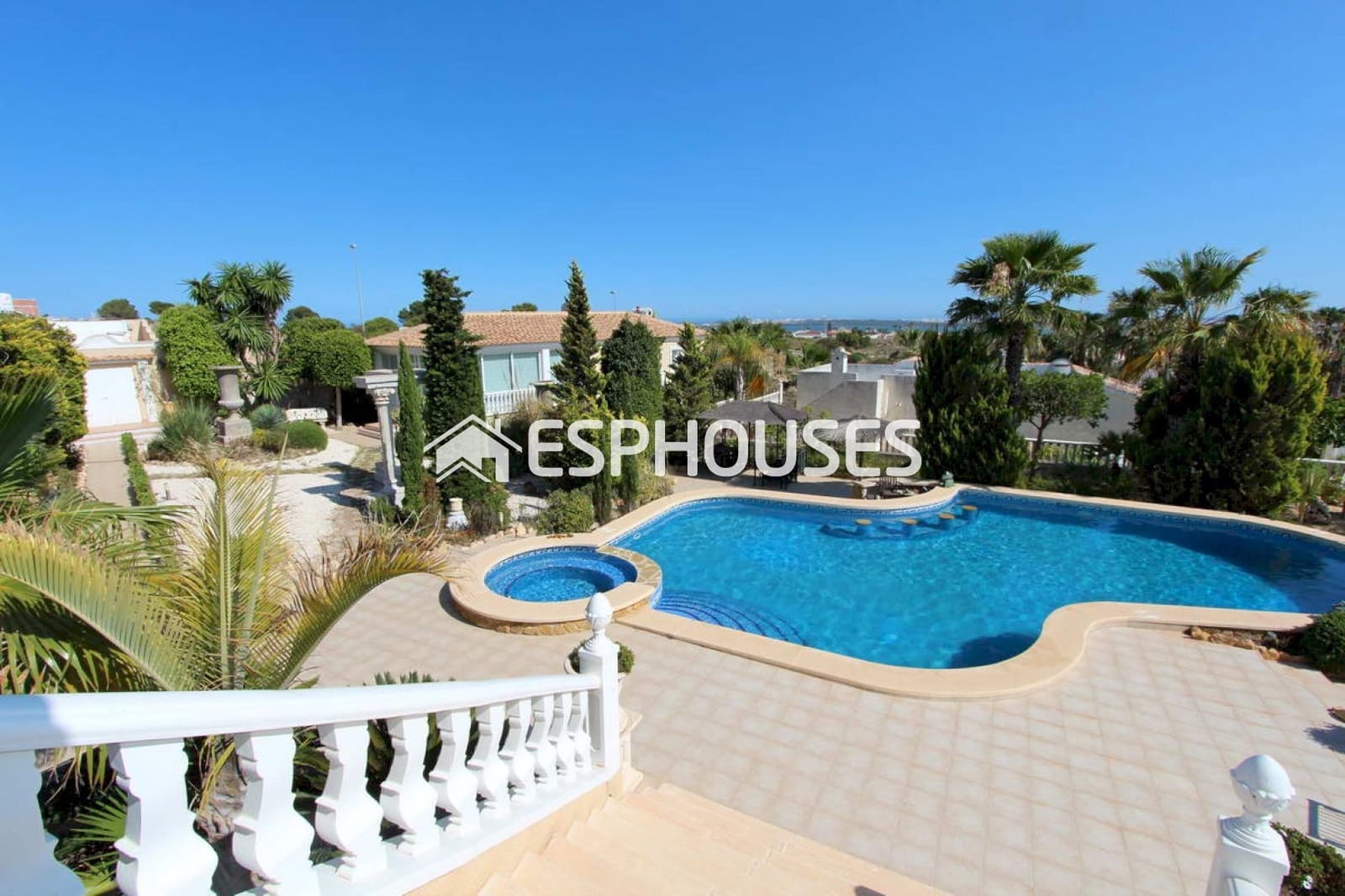 5 bedroom Villa for sale in Rojales with pool - € 980,000 (Ref: 9445238)