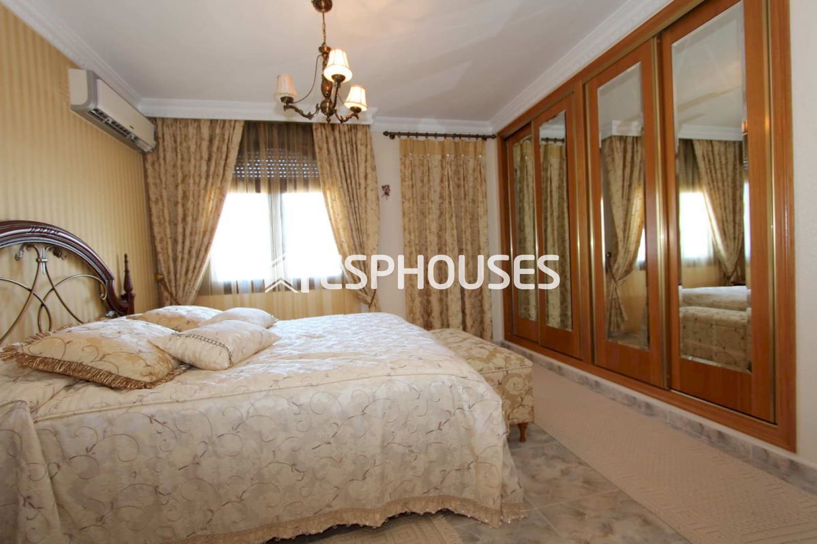 5 bedroom Villa for sale in Rojales with pool - € 980,000 (Ref: 9445238)