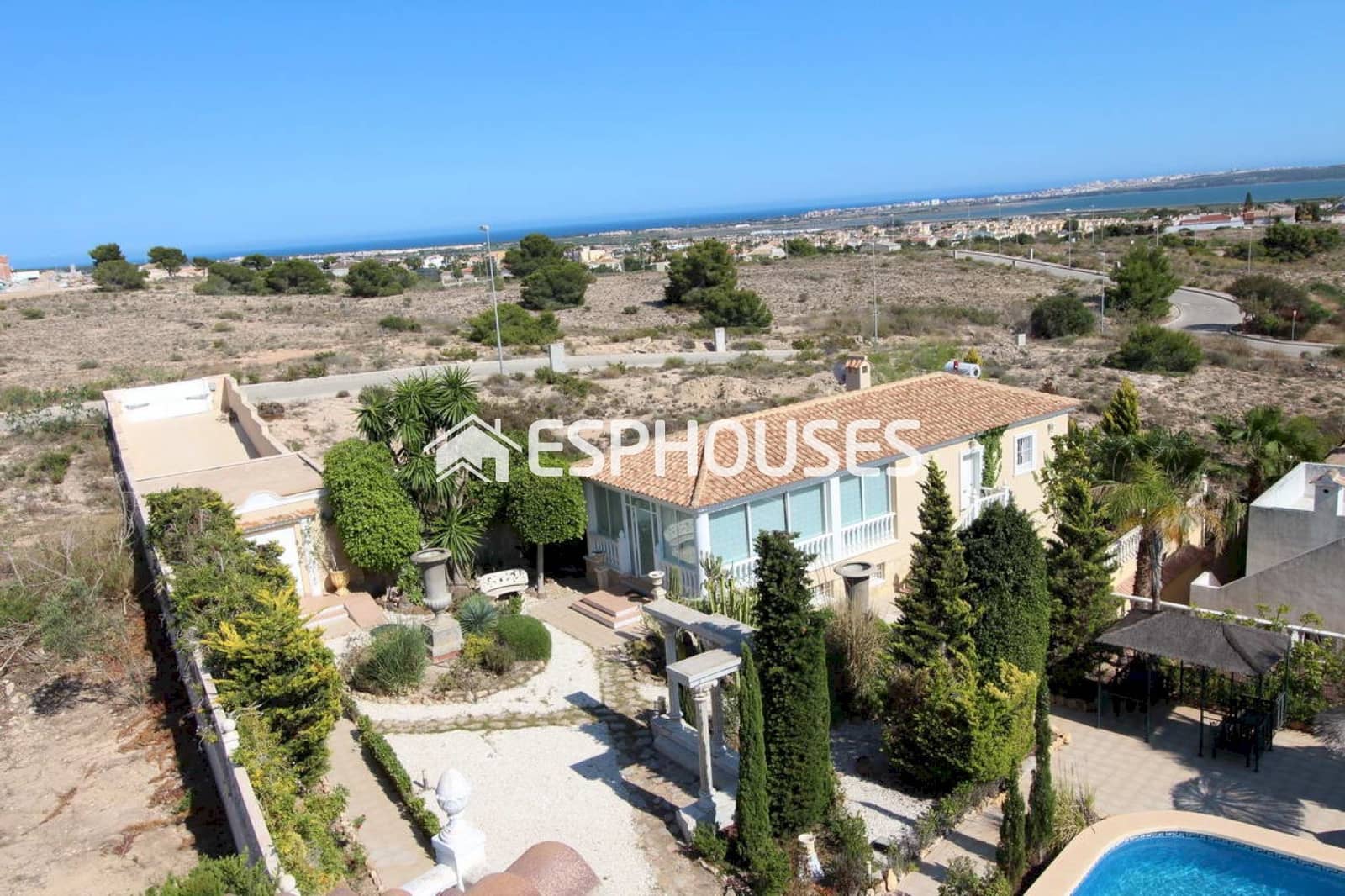 5 bedroom Villa for sale in Rojales with pool - € 980,000 (Ref: 9445238)