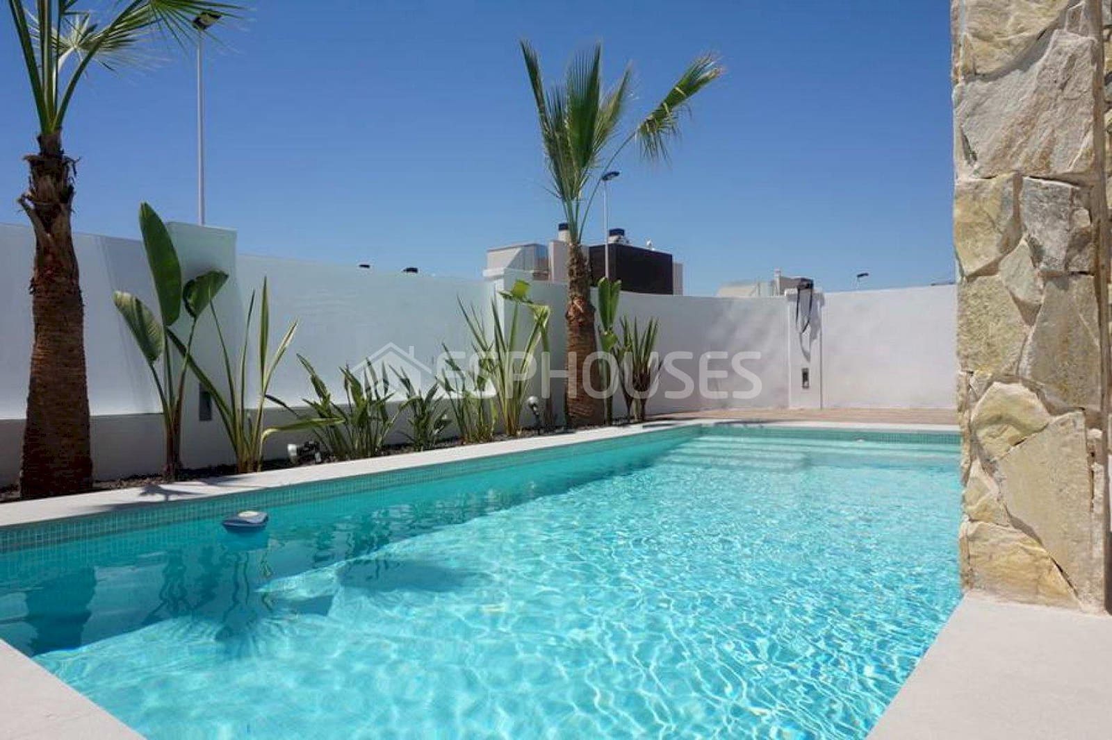 4 soverom Villa til salgs i Torrevieja med svømmebasseng garasje - € 599 000 (Ref: 9445239)