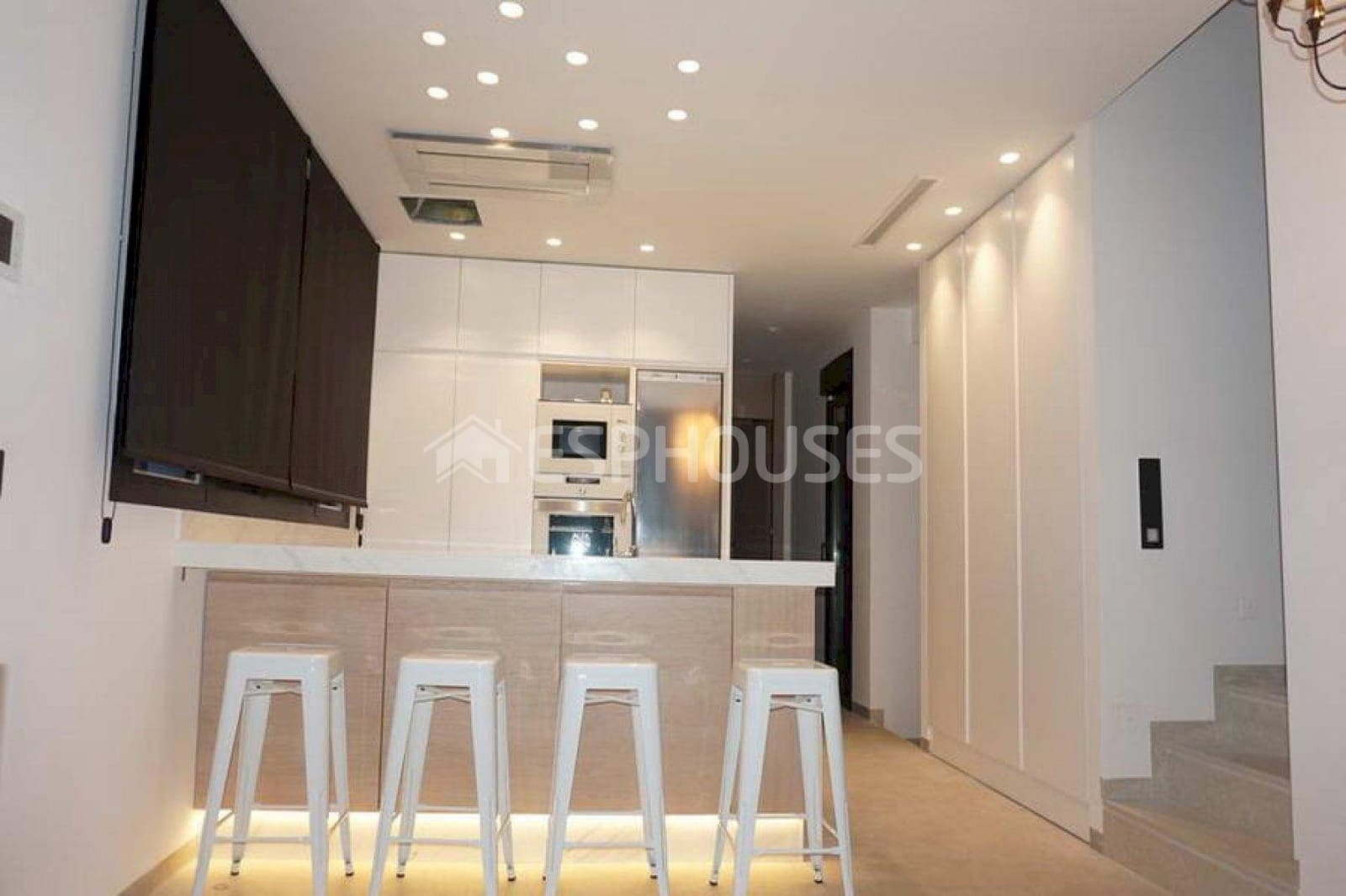 4 soverom Villa til salgs i Torrevieja med svømmebasseng garasje - € 599 000 (Ref: 9445239)