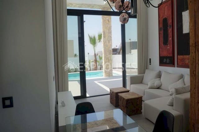 4 soverom Villa til salgs i Miramar - Torre del Moro, Torrevieja med svømmebasseng garasje - € 599 000 (Ref: 9445239)