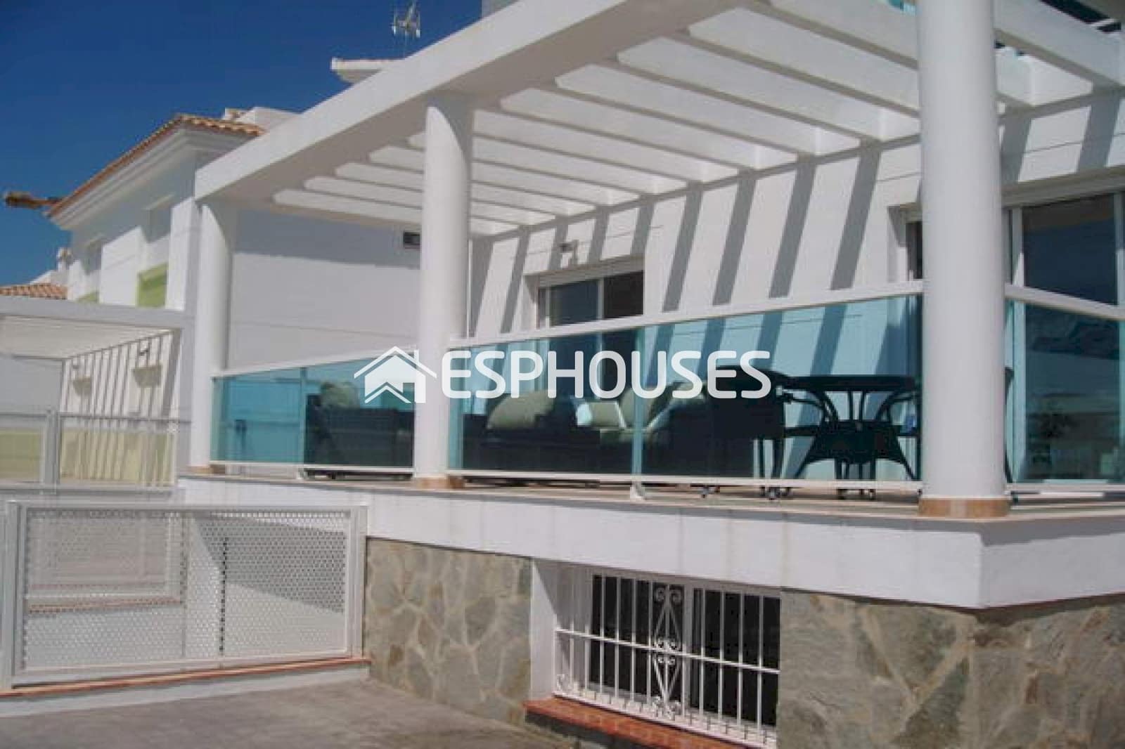 3 bedroom Villa for sale in Finestrat with pool - € 600,000 (Ref: 9445240)