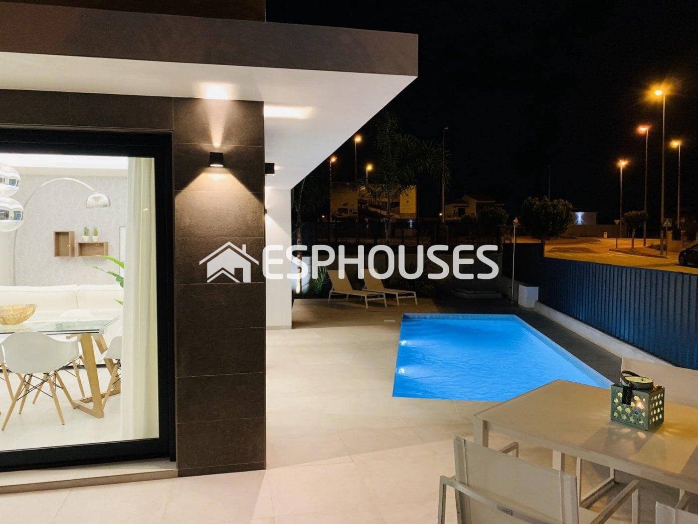 Chalet de 3 habitaciones en Daya Nueva en venta con garaje - 355.000 € (Ref: 9445245)