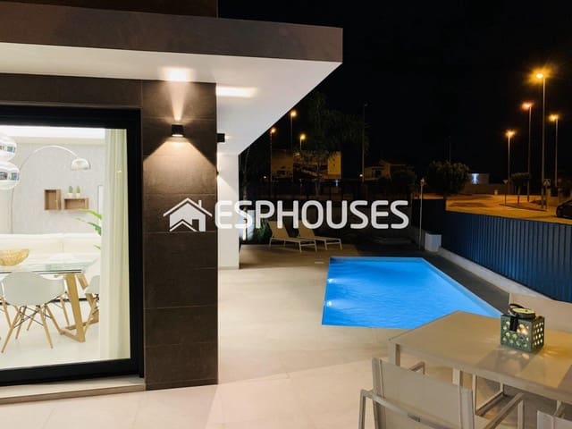 Chalet de 3 habitaciones en Daya Nueva en venta con garaje - 355.000 € (Ref: 9445245)