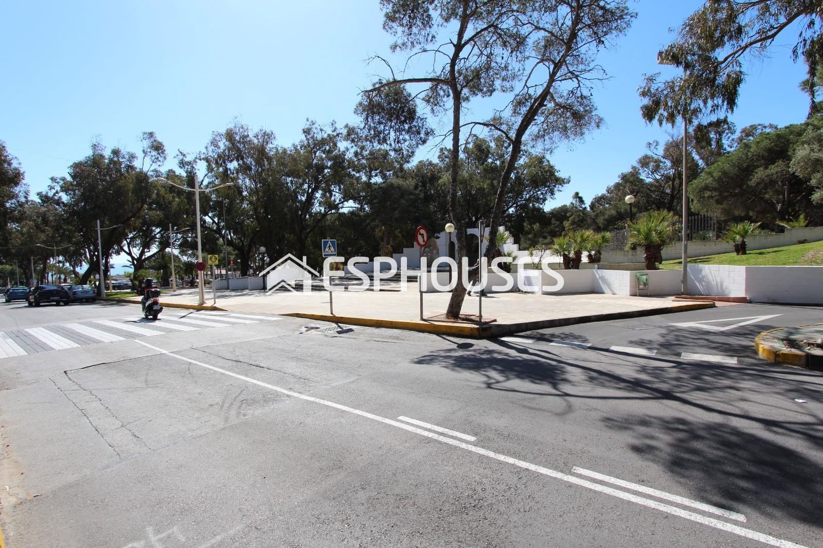 Kommersiell til salgs i Guardamar del Segura - € 99 900 (Ref: 9445252)