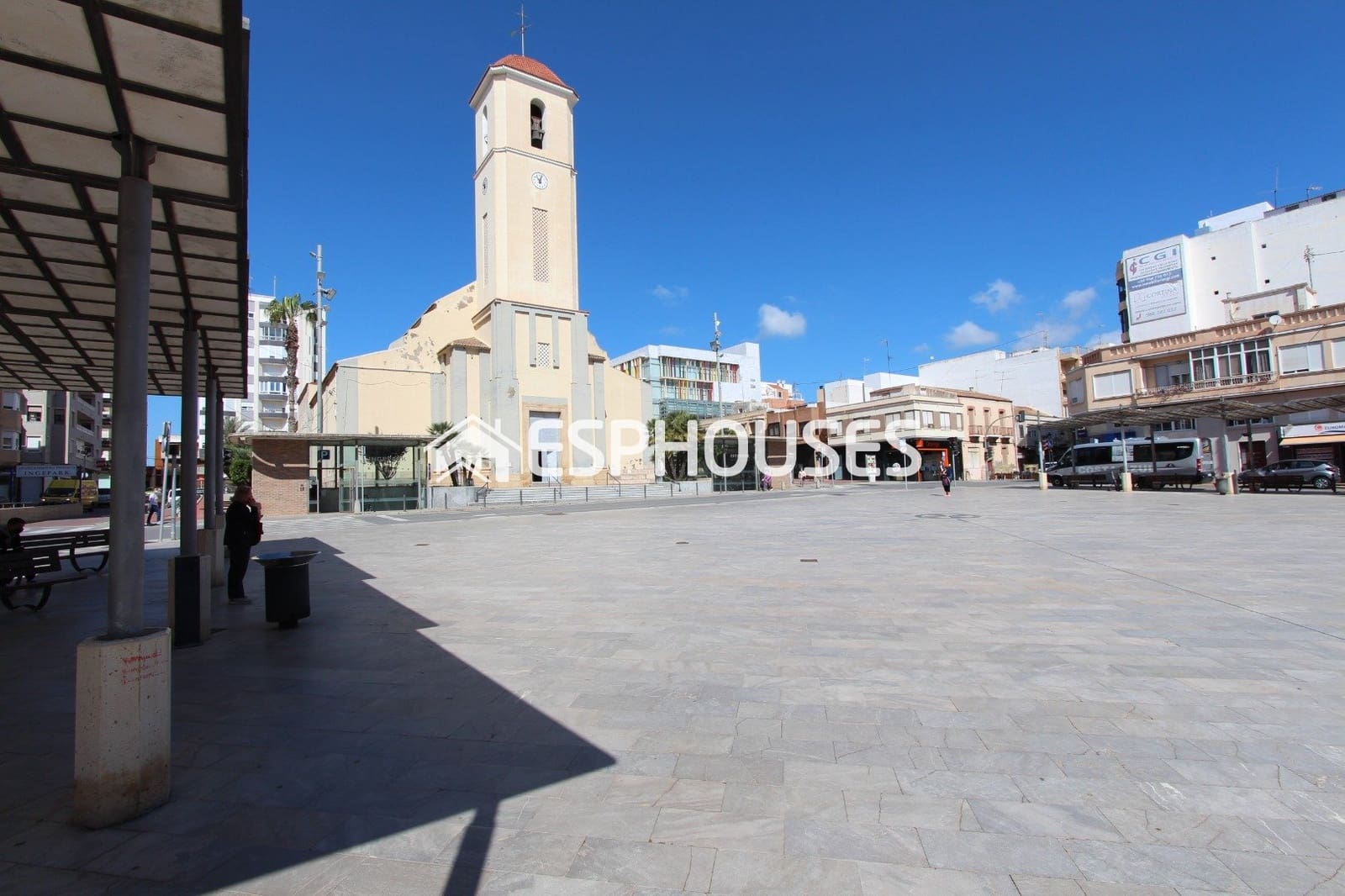 Kommersiell til salgs i Guardamar del Segura - € 99 900 (Ref: 9445252)