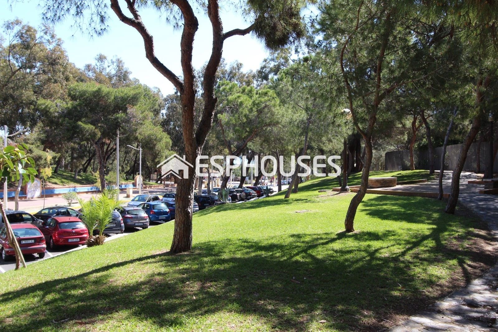 Kommersiell til salgs i Guardamar del Segura - € 99 900 (Ref: 9445252)