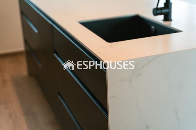 3 makuuhuone Huvila myytävänä paikassa Ubeda, Pinoso mukana uima-altaan 
autotalli - 450 000 € (Ref: 9445265)