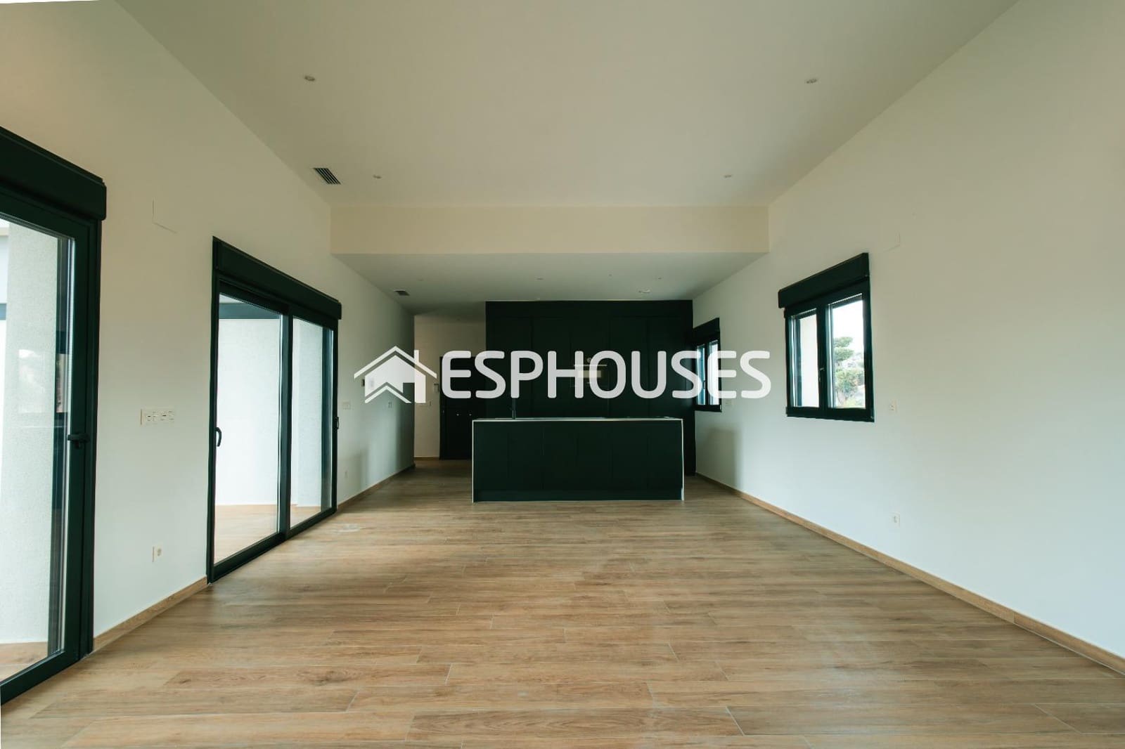 3 bedroom Villa for sale in Pinoso with pool garage - € 450,000 (Ref: 9445265)