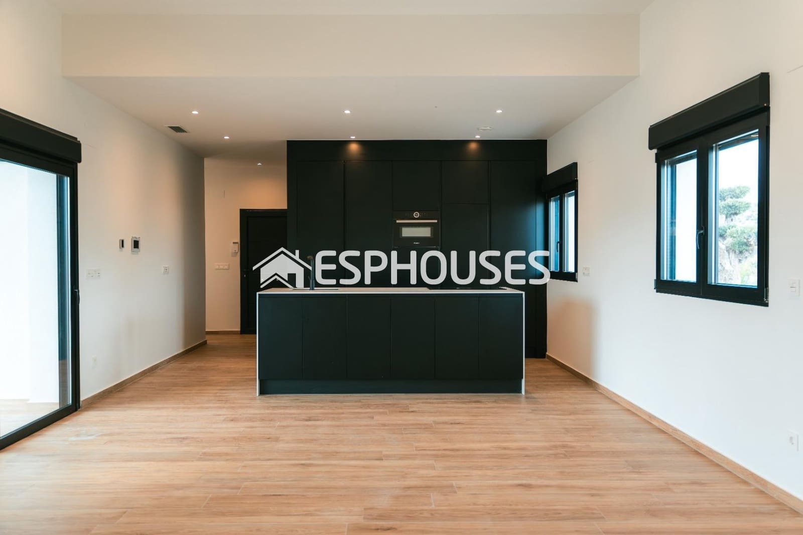 3 bedroom Villa for sale in Pinoso with pool garage - € 450,000 (Ref: 9445265)