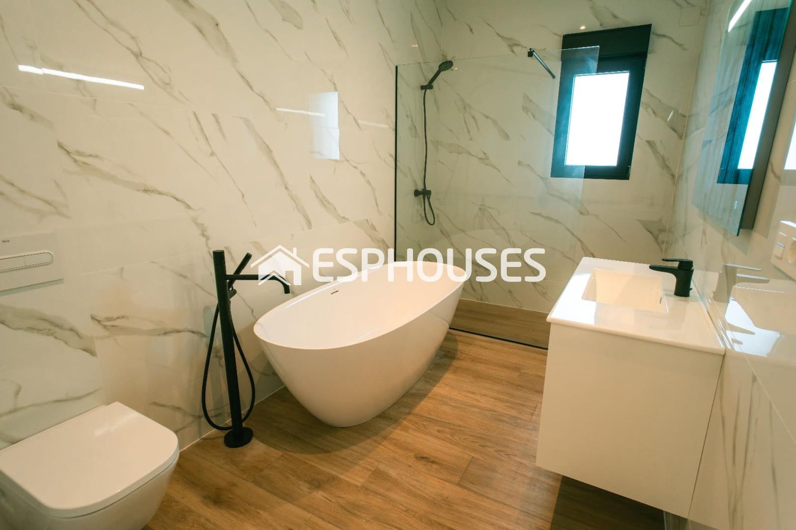 3 bedroom Villa for sale in Pinoso with pool garage - € 450,000 (Ref: 9445265)