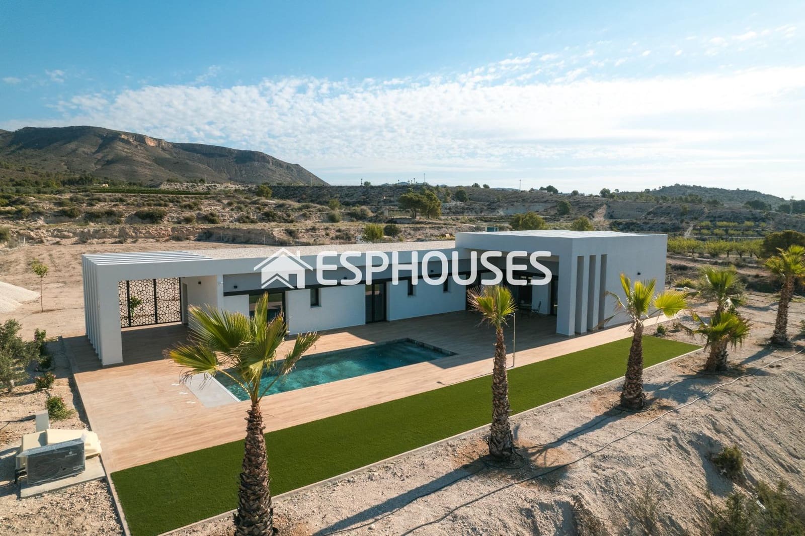 3 bedroom Villa for sale in Pinoso with pool garage - € 450,000 (Ref: 9445265)