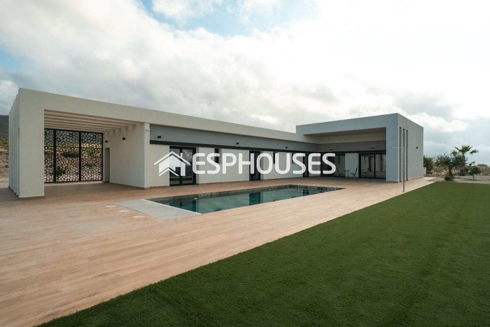 3 bedroom Villa for sale in Pinoso with pool garage - € 450,000 (Ref: 9445265)