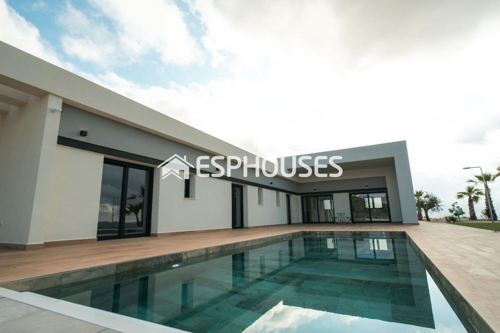 3 bedroom Villa for sale in Pinoso with pool garage - € 450,000 (Ref: 9445265)