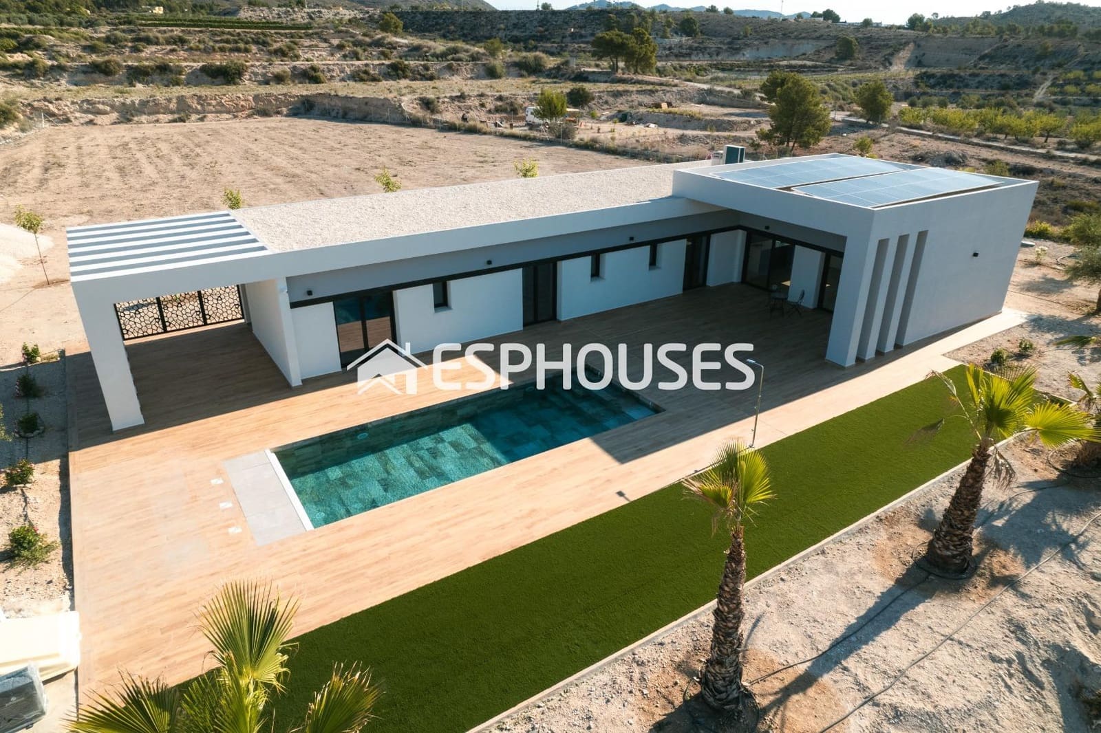 3 bedroom Villa for sale in Pinoso with pool garage - € 450,000 (Ref: 9445265)