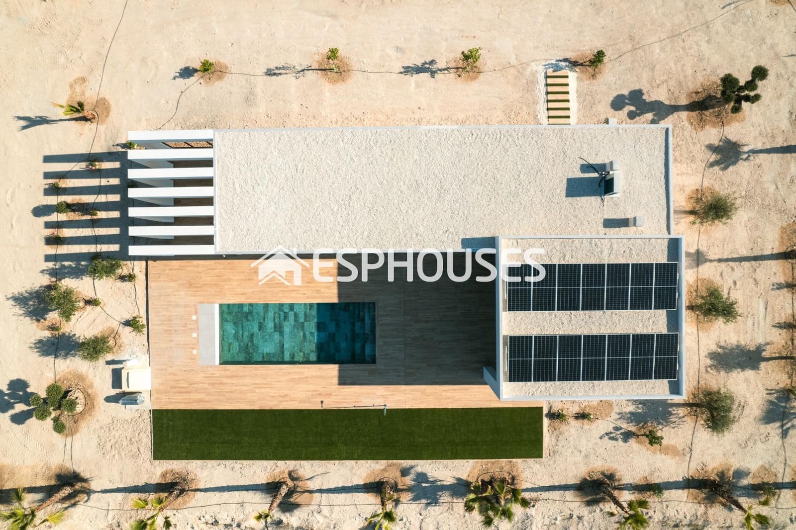 3 bedroom Villa for sale in Pinoso with pool garage - € 450,000 (Ref: 9445265)