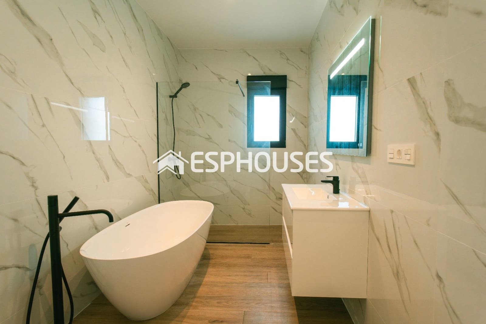 3 bedroom Villa for sale in Pinoso with pool - € 465,000 (Ref: 9445265)