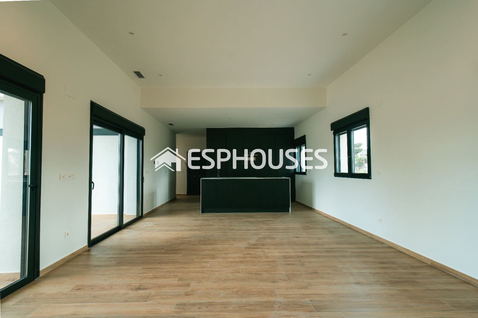 3 bedroom Villa for sale in Pinoso with pool - € 465,000 (Ref: 9445265)