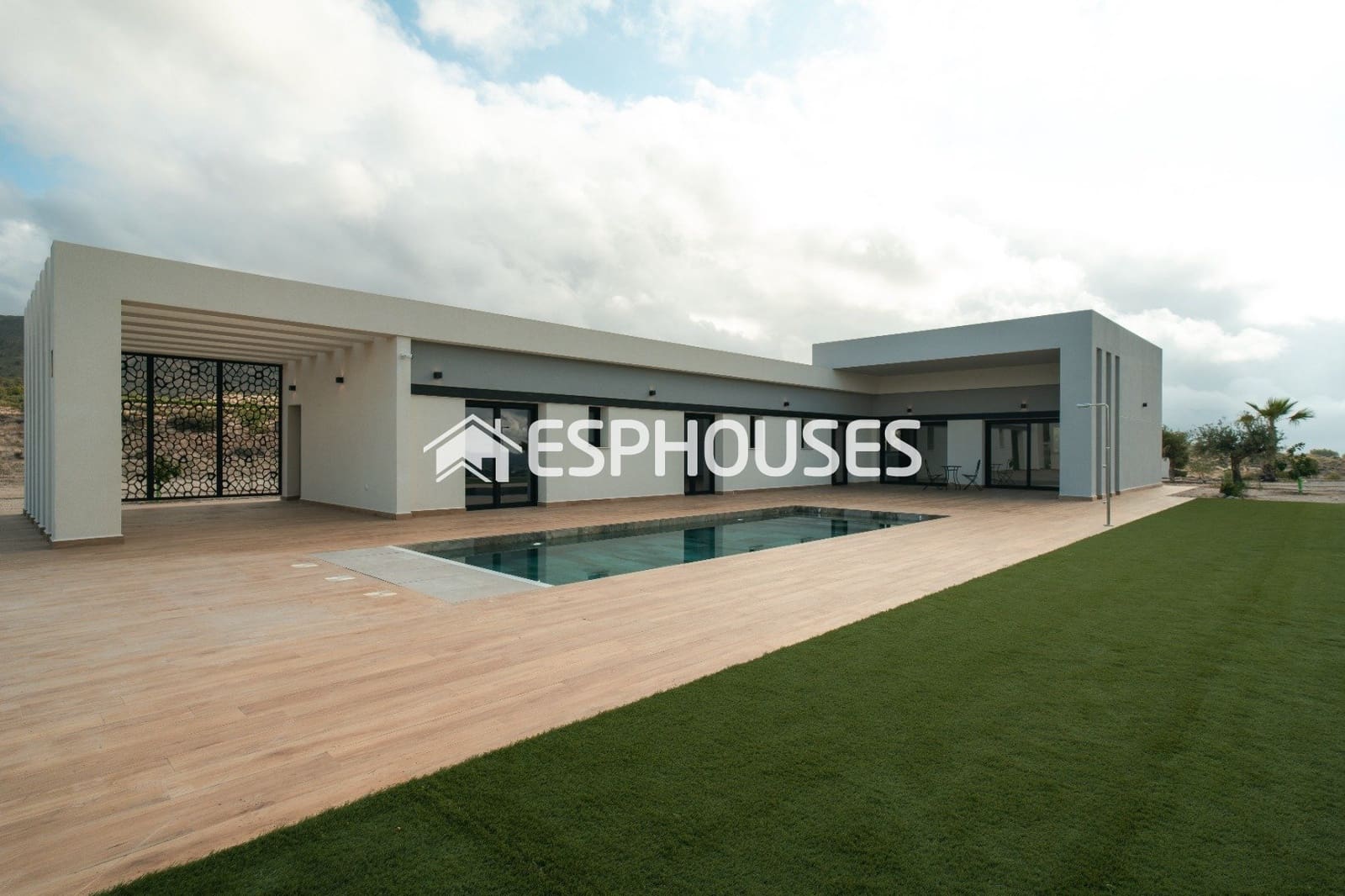3 bedroom Villa for sale in Pinoso with pool - € 465,000 (Ref: 9445265)