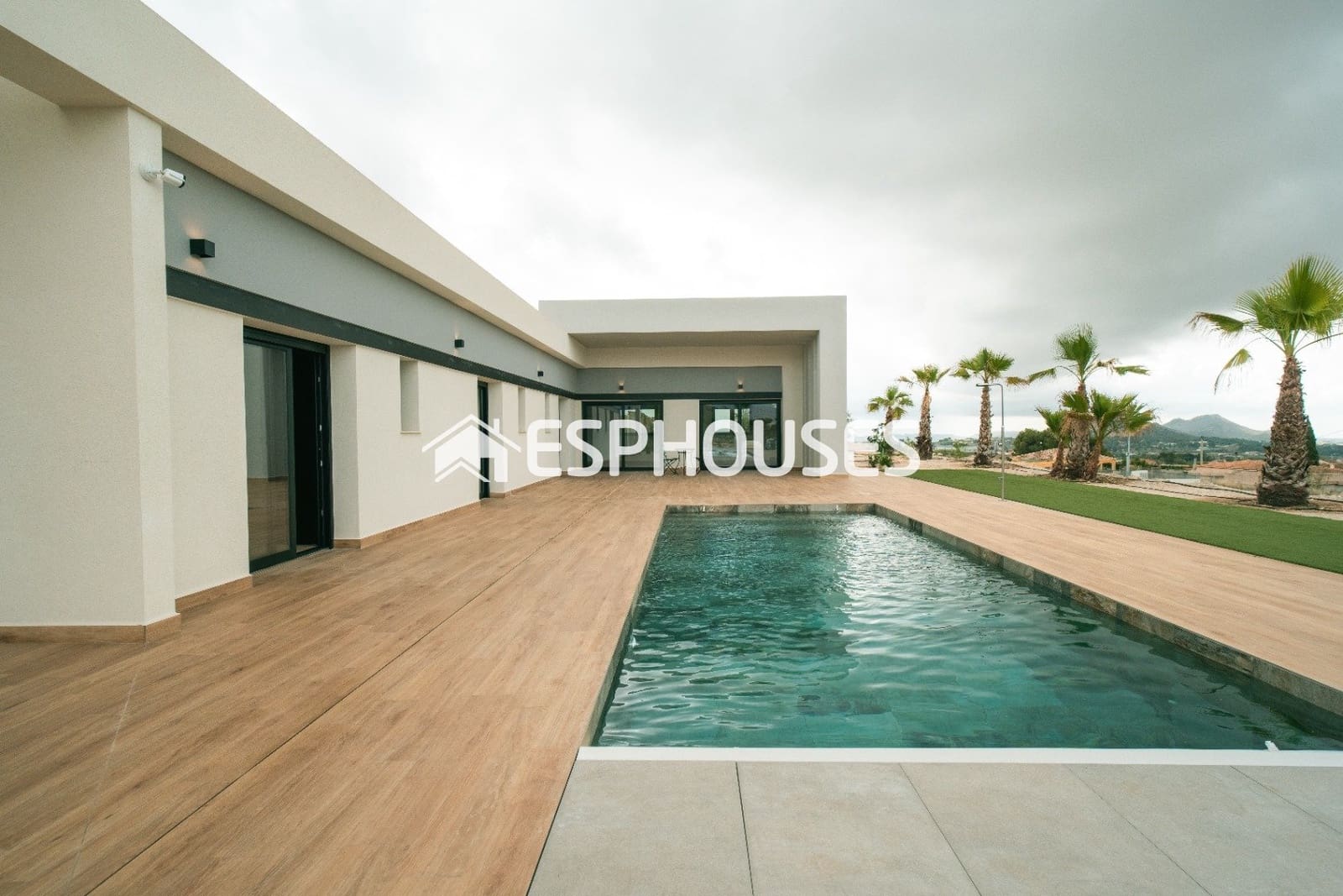 3 bedroom Villa for sale in Pinoso with pool - € 465,000 (Ref: 9445265)