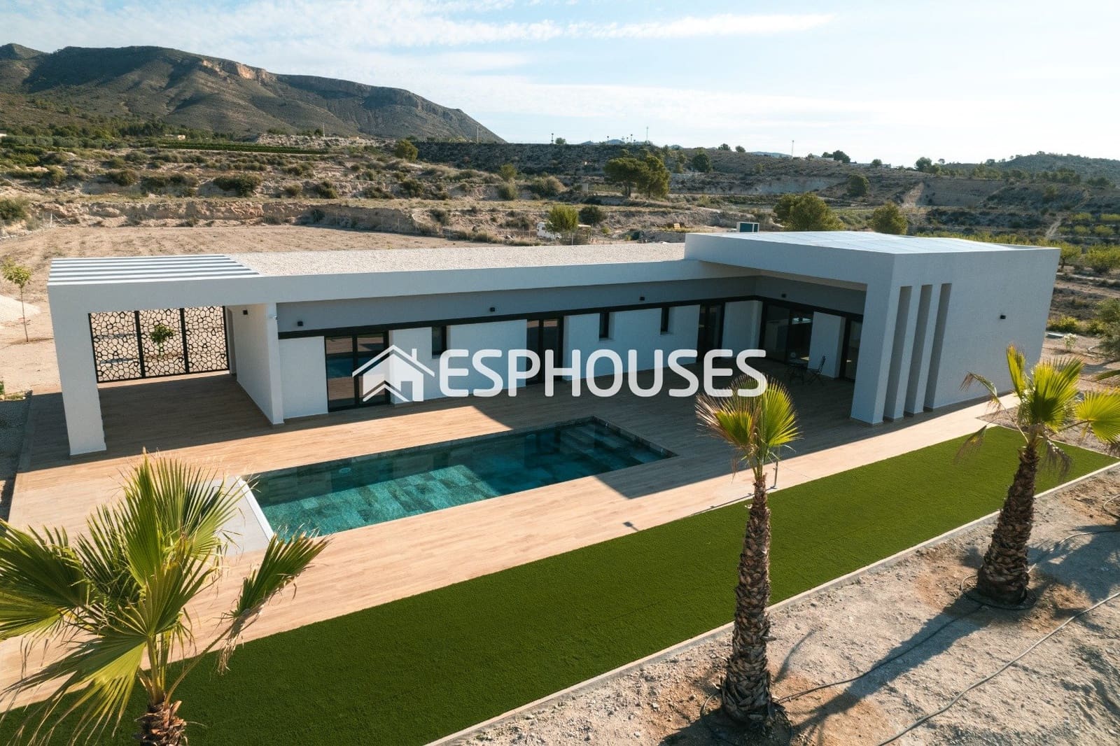 3 bedroom Villa for sale in Pinoso with pool - € 465,000 (Ref: 9445265)