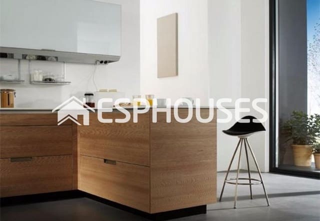 3 Zimmer Villa zu verkaufen in La Romana mit Pool Garage - 360.000 € (Ref: 9445267)