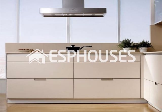 3 Zimmer Villa zu verkaufen in La Romana mit Pool Garage - 360.000 € (Ref: 9445267)