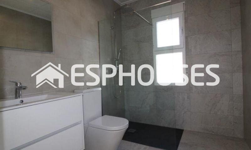 3 bedroom Villa for sale in Pinoso with pool - € 350,000 (Ref: 9445269)