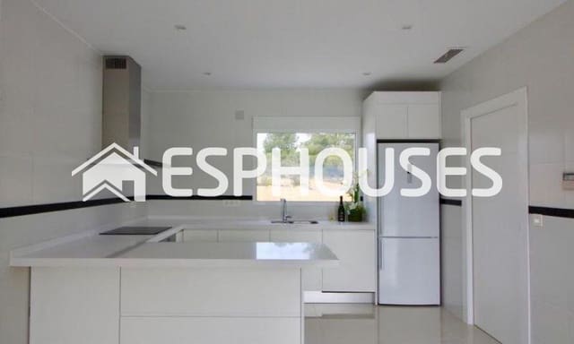 3 bedroom Villa for sale in Pinoso with pool - € 350,000 (Ref: 9445269)