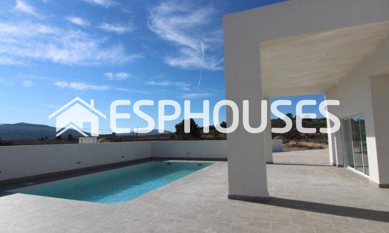 3 bedroom Villa for sale in Pinoso with pool - € 350,000 (Ref: 9445269)