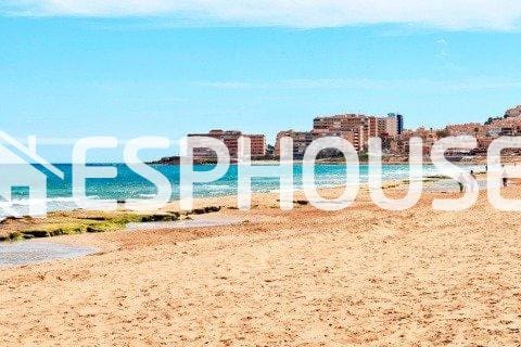 2 slaapkamer Appartement te koop in Torrevieja met zwembad garage - € 285.000 (Ref: 9445278)