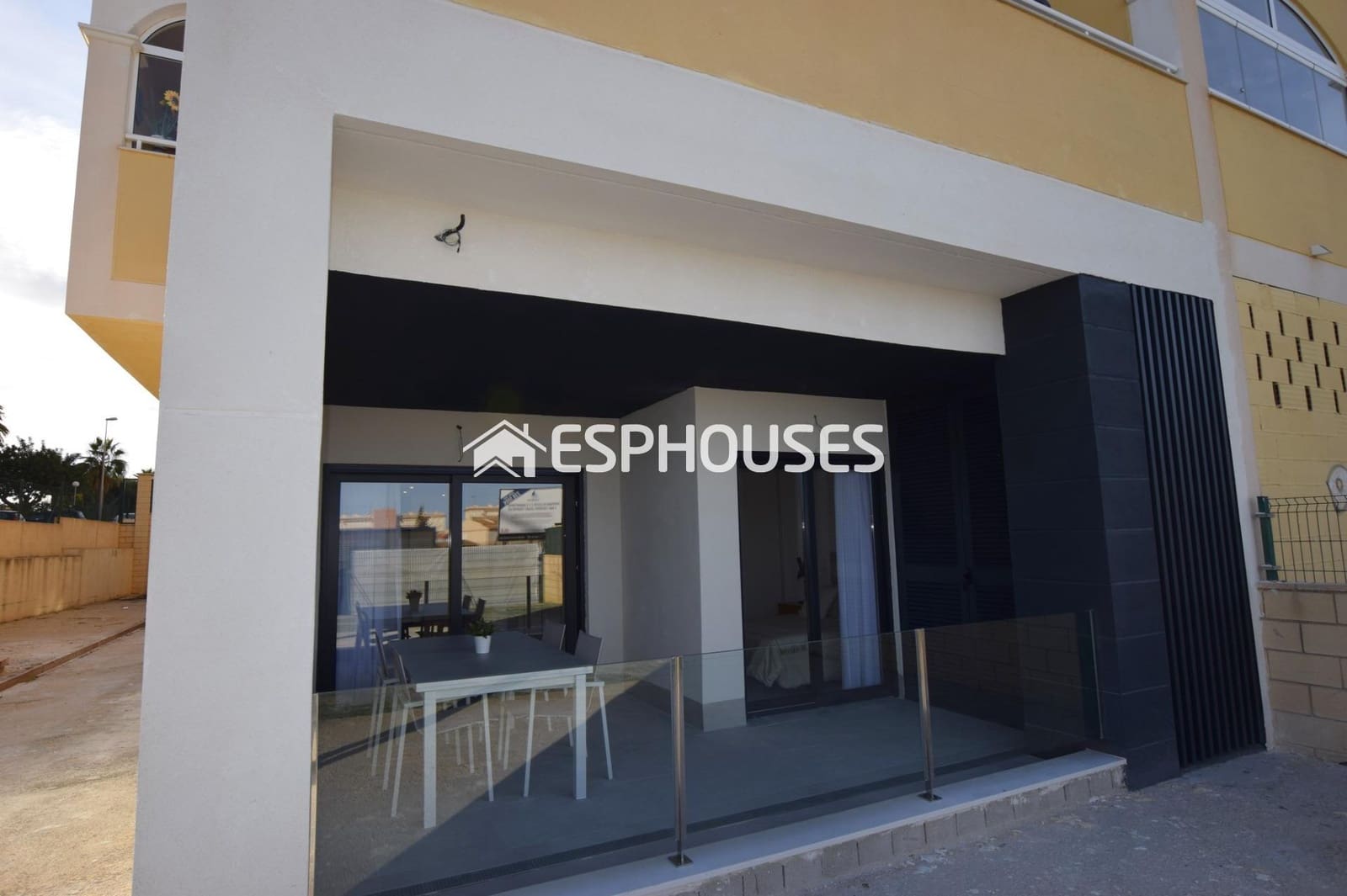 2 slaapkamer Appartement te koop in Torrevieja met zwembad garage - € 285.000 (Ref: 9445278)