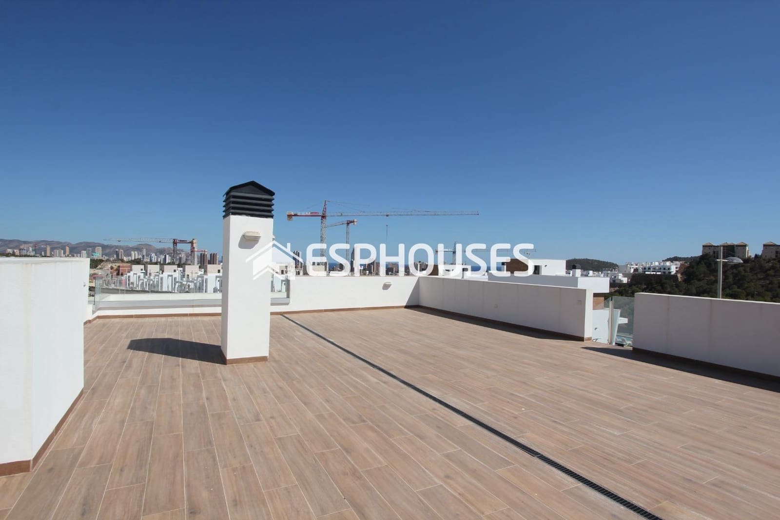 5 makuuhuone Huvila myytävänä paikassa Finestrat mukana uima-altaan 
autotalli - 1 100 000 € (Ref: 9445282)