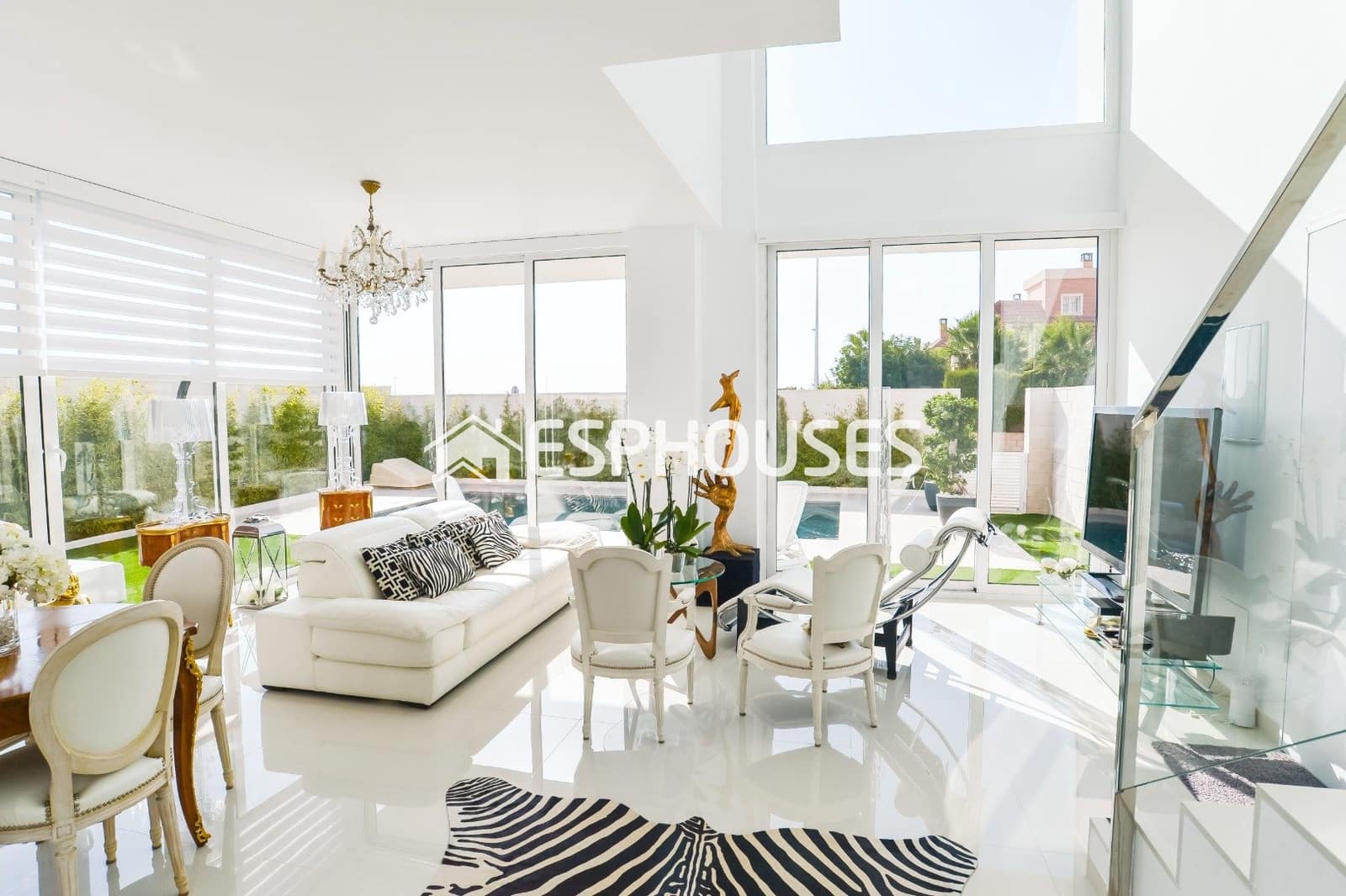 4 sovrum Villa till salu i Gran Alacant med pool - 805 000 € (Ref: 9445287)