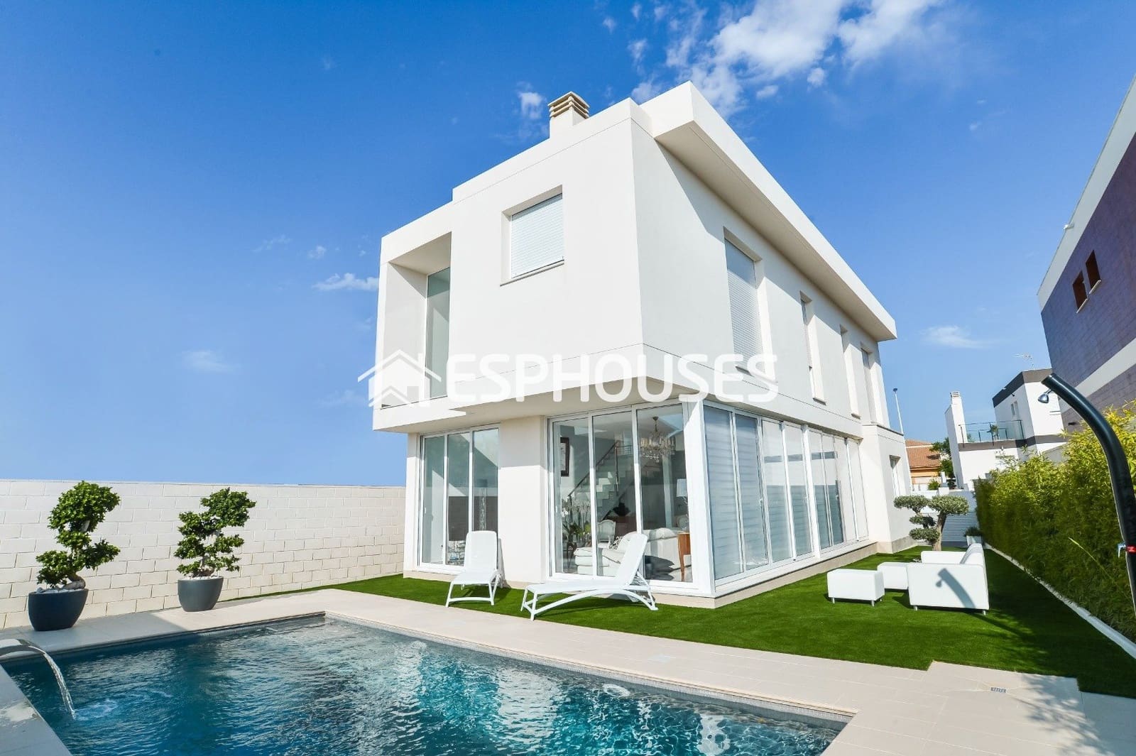 4 sovrum Villa till salu i Gran Alacant med pool - 805 000 € (Ref: 9445287)