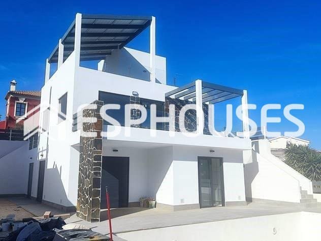 3 bedroom Villa for sale in Rojales with pool - € 852,000 (Ref: 9445292)