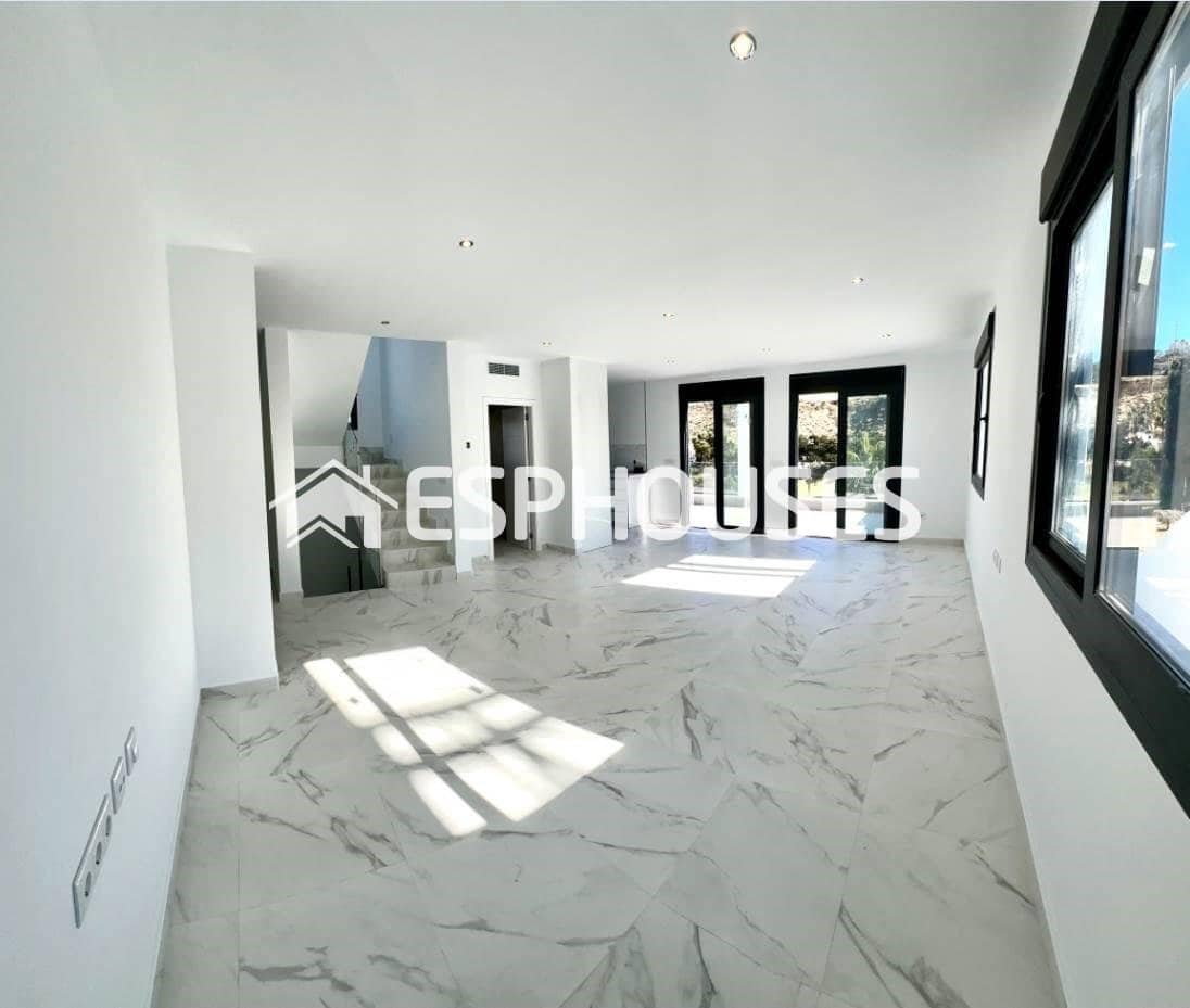 3 bedroom Villa for sale in Rojales with pool - € 852,000 (Ref: 9445292)