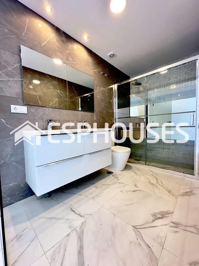 3 bedroom Villa for sale in Rojales with pool - € 852,000 (Ref: 9445292)