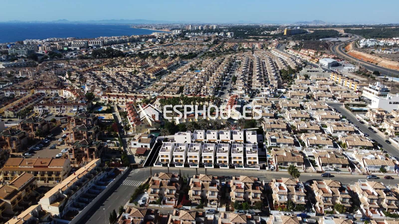 3 slaapkamer Bungalow te koop in Orihuela Costa met zwembad garage - € 480.000 (Ref: 9445296)