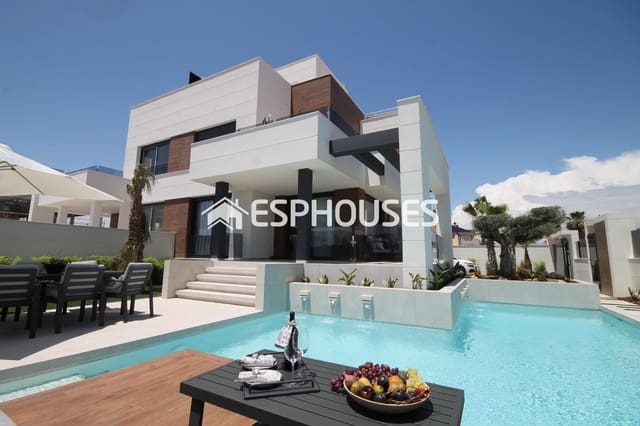 3 slaapkamer Villa te koop in El Chaparral, Torrevieja met zwembad - € 509.000 (Ref: 9445307)