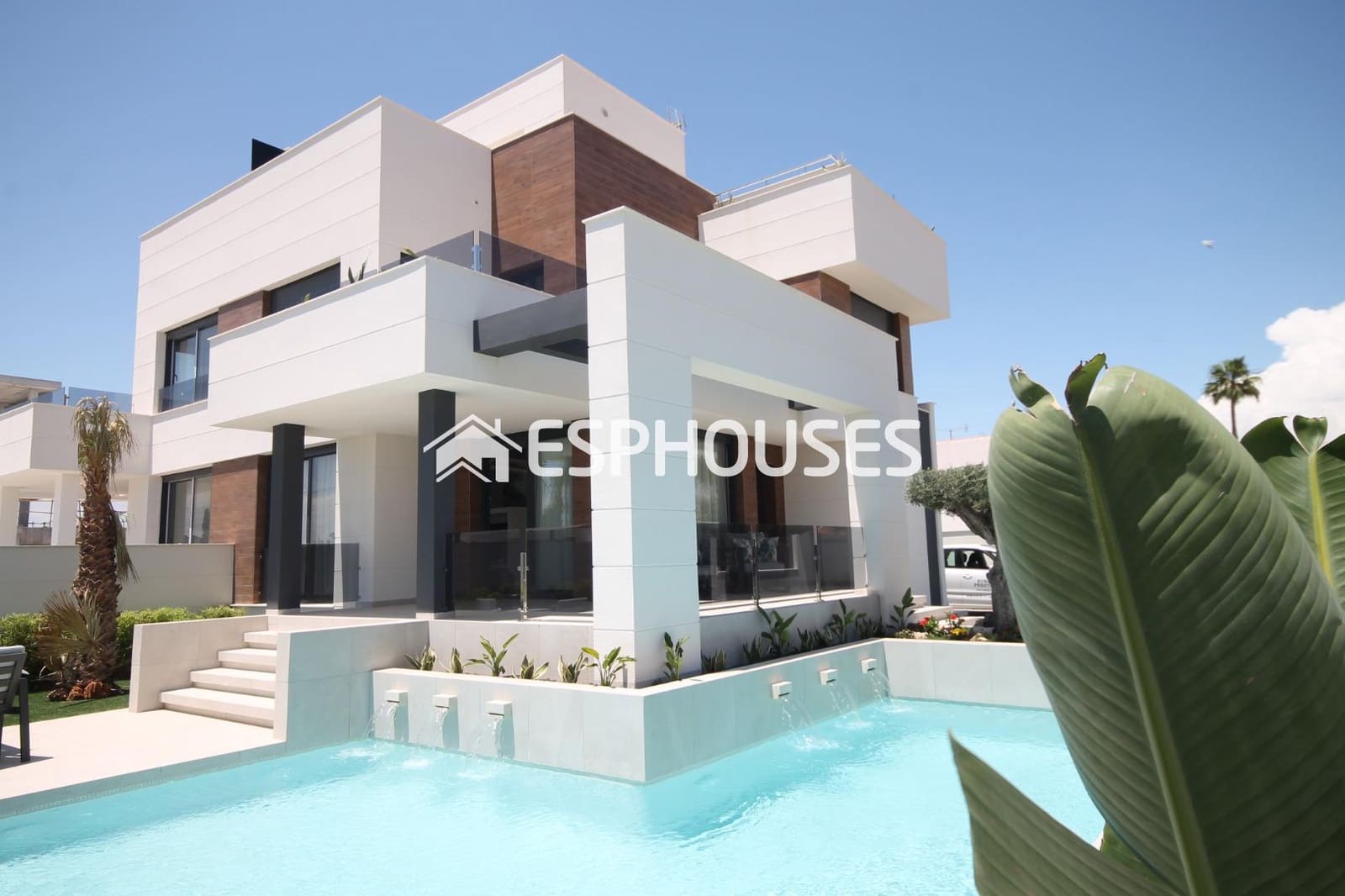 3 slaapkamer Villa te koop in Torrevieja met zwembad - € 509.000 (Ref: 9445307)