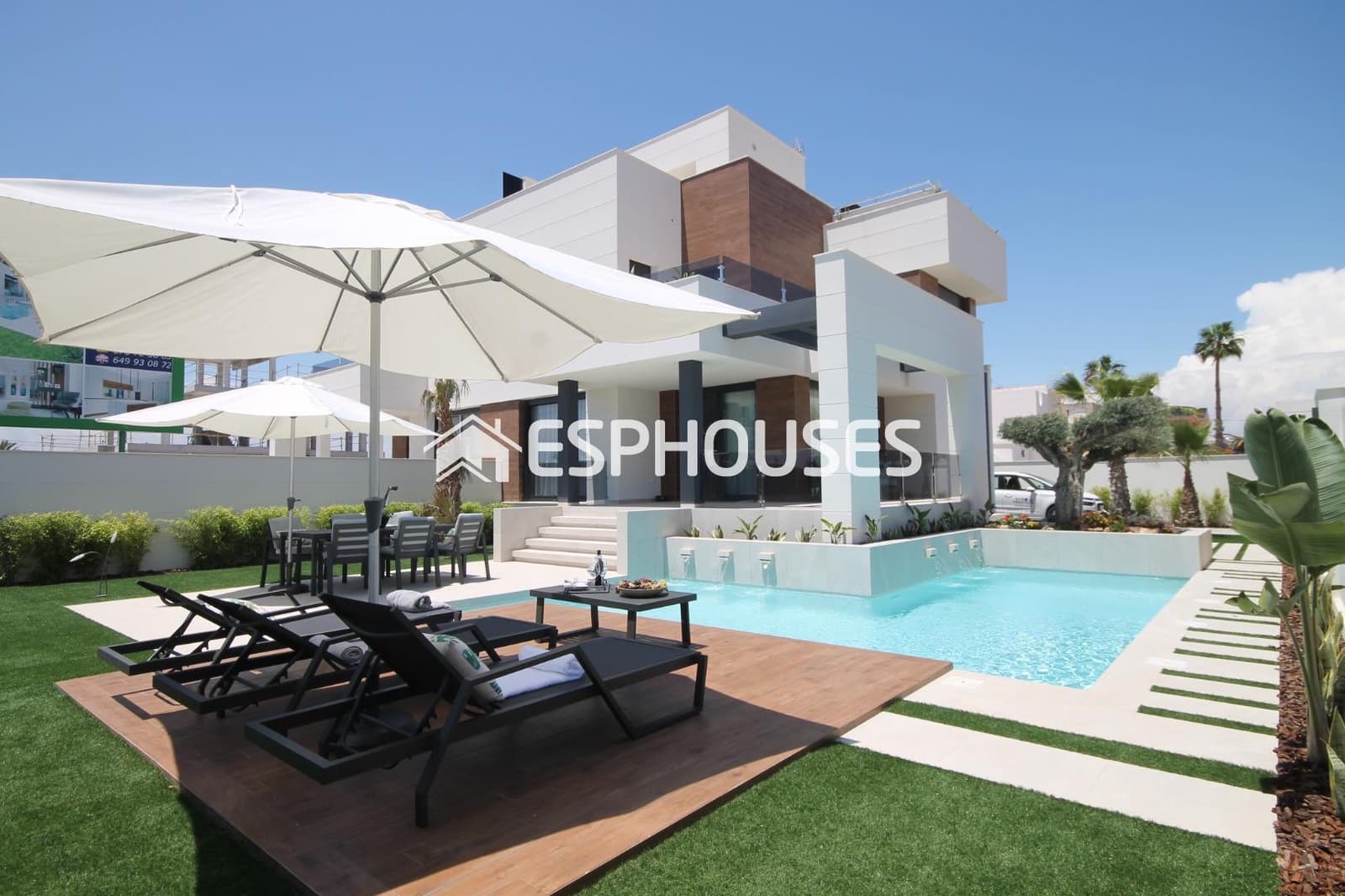3 slaapkamer Villa te koop in Torrevieja met zwembad - € 509.000 (Ref: 9445307)