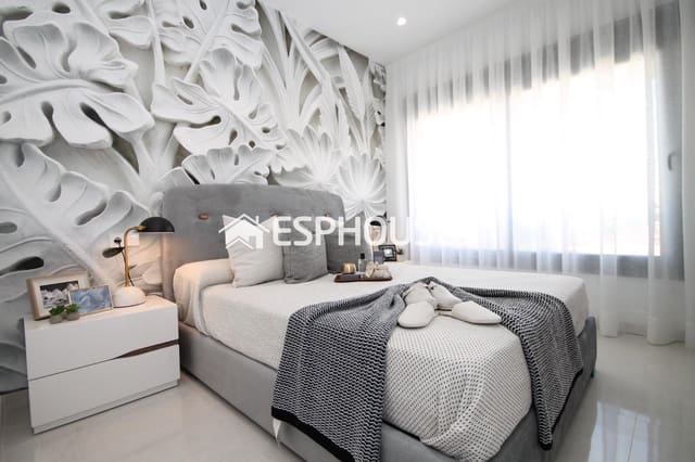 3 slaapkamer Villa te koop in El Chaparral, Torrevieja met zwembad - € 509.000 (Ref: 9445307)