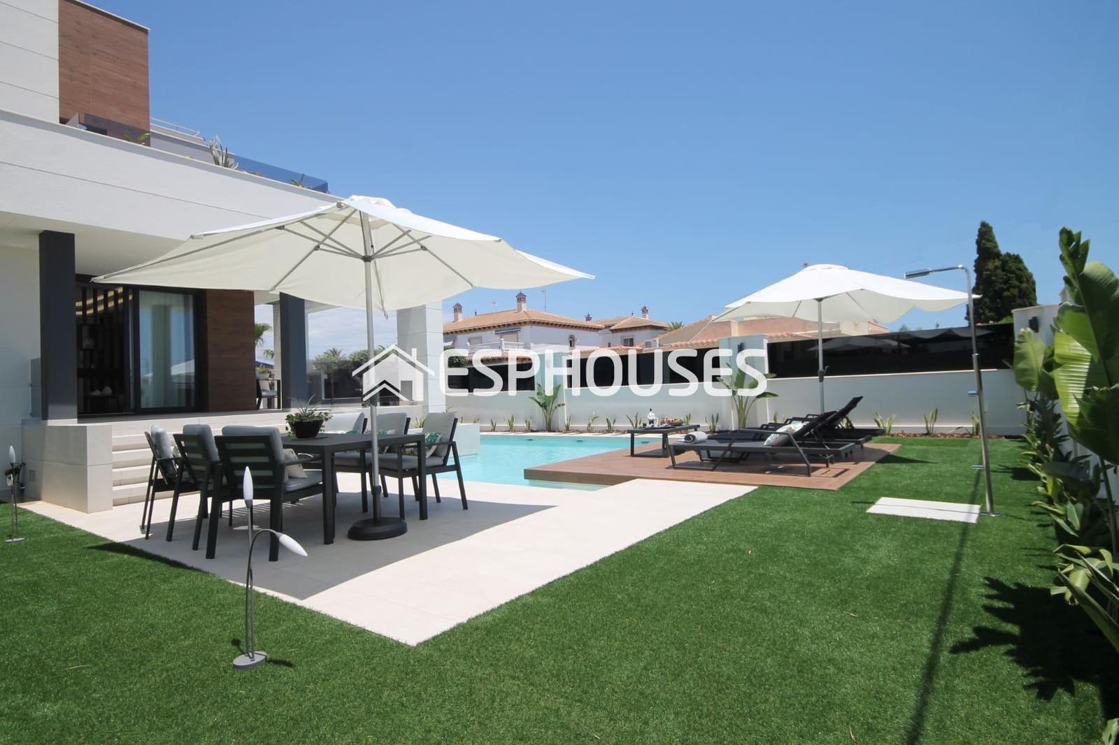 3 slaapkamer Villa te koop in Torrevieja met zwembad - € 509.000 (Ref: 9445307)