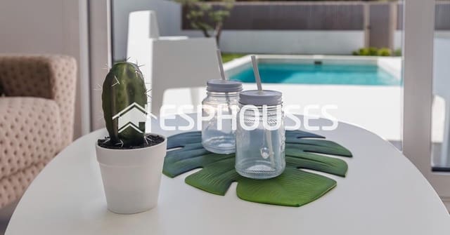 3 makuuhuone Huvila myytävänä paikassa Ciudad, San Javier mukana uima-altaan 
autotalli - 355 000 € (Ref: 9445325)