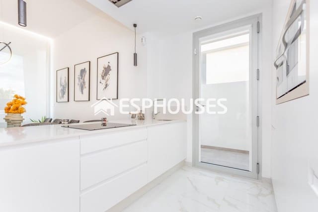 3 camera da letto Villa in vendita in El Chaparral - La Siesta - La Torreta, Torrevieja con piscina garage - 615.000 € (Rif: 9445358)