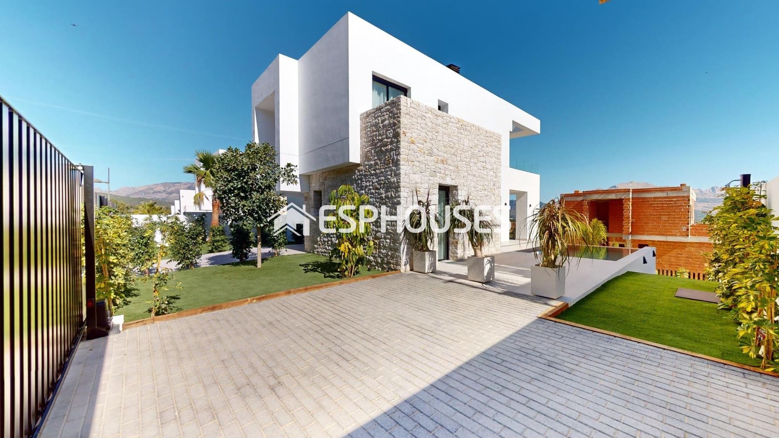 3 bedroom Villa for sale in Polop with pool garage - € 760,000 (Ref: 9445407)