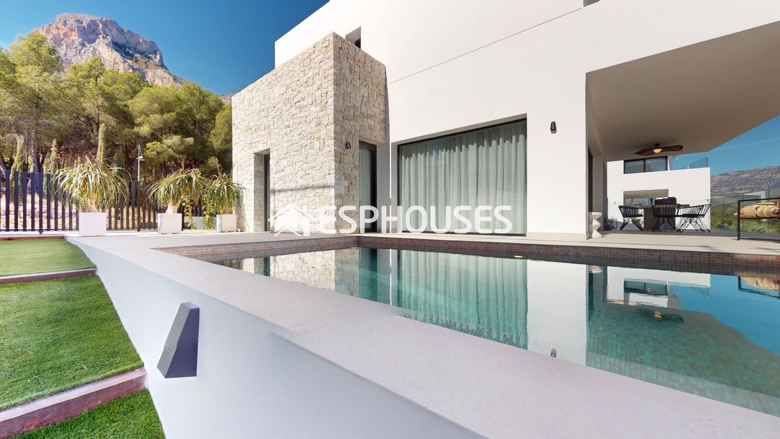 3 soveværelse Villa til salg i Polop med swimmingpool - € 860.000 (Ref: 9445407)
